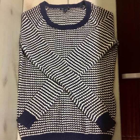 GAP Sweaters - Cozy Marled GAP Sweater